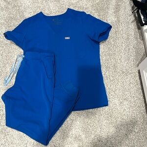 FIGS- royal, M top, PETITE M bottom